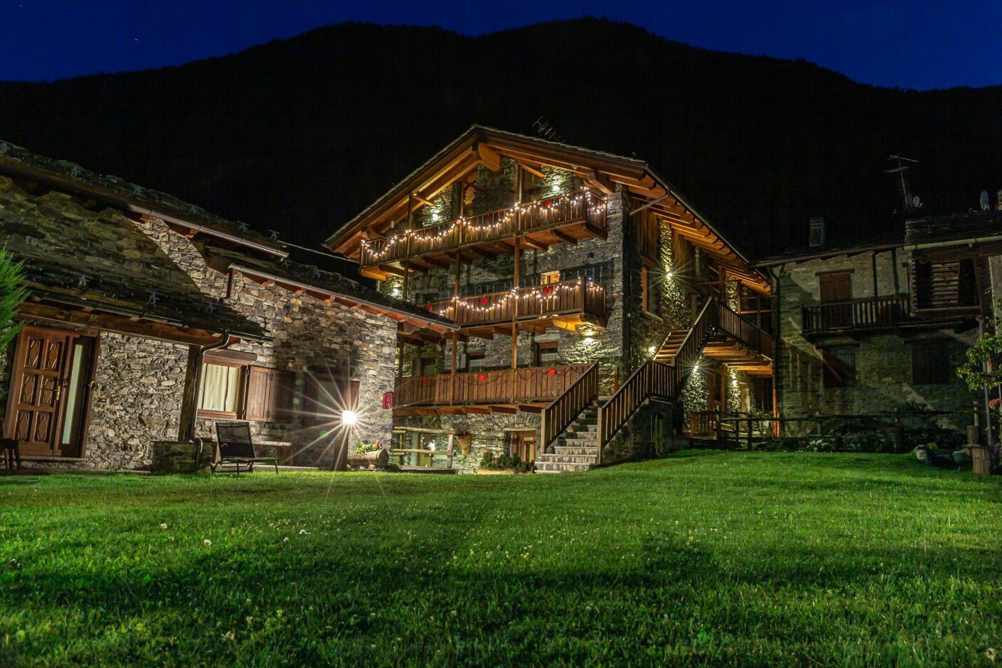 Le Petit Coeur Residence De Montagne La Salle Exterior foto